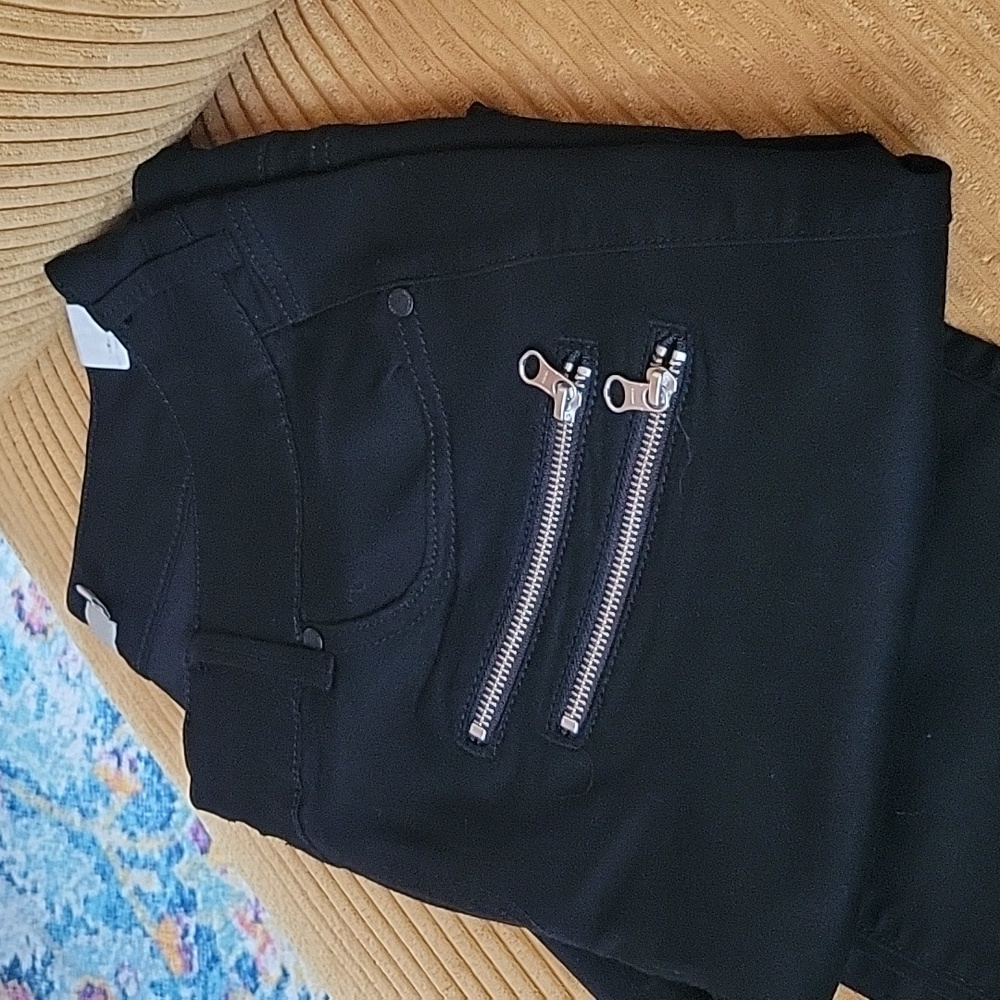 Torrid Jeggings with zipper details never worn black size 18 regular